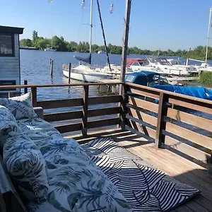 villa-waterwolf.ihotelsrotterdam.com/